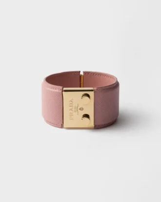 Armband i metall och Saffiano-läder