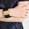 Armband i metall och Saffiano-läder Armband i metall och Saffiano-läder