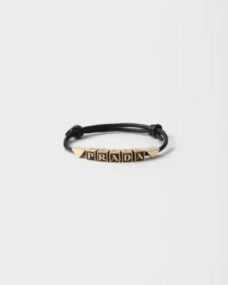 Armband i nappaläder