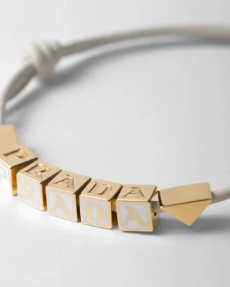 Armband i nappaläder
