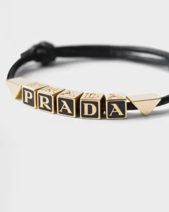 Armband i nappaläder