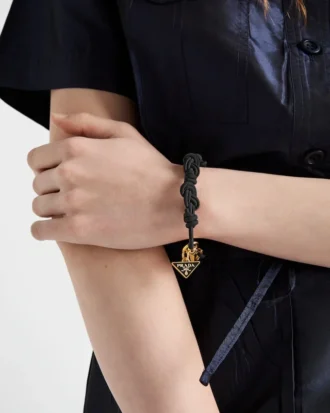 Armband i nappaläder