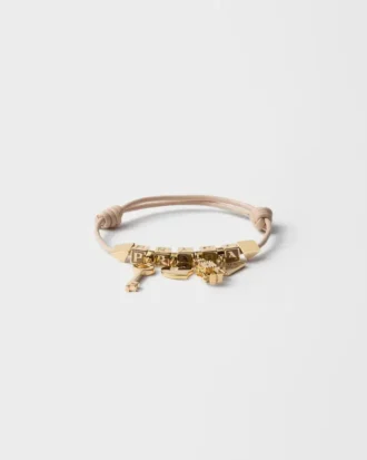 Armband i nappaläder och metall