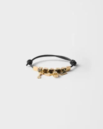 Armband i nappaläder och metall