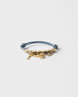 Armband i nappaläder och metall