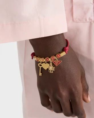 Armband i nappaläder och metall