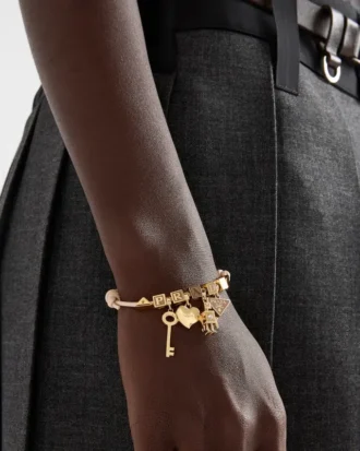 Armband i nappaläder och metall