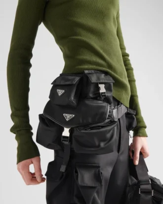 Axelväska i Re-Nylon och läder