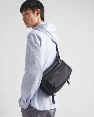 Axelväska i Re-Nylon och Saffiano-läder