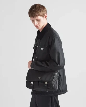 Axelväska i Re-Nylon och Saffiano-läder