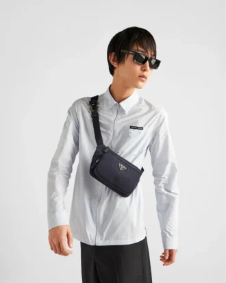 Axelväska i Re-Nylon och Saffiano-läder