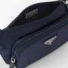Axelväska i Re-Nylon och Saffiano-läder Axelväska i Re-Nylon och Saffiano-läder