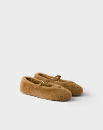 Ballerinaskor i fårskinn