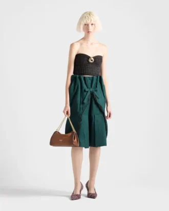 Bandeau-top i ull och kashmir med brosch