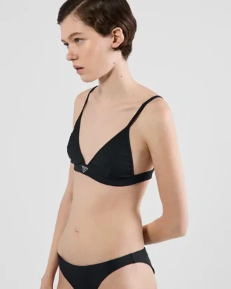 Bikinibotten i ribbad stickning