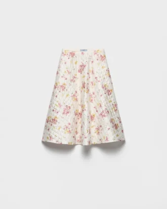 Blommigt mönster, quiltad satinkjol