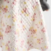 Blommigt mönster, quiltad satinkjol Blommigt mönster, quiltad satinkjol