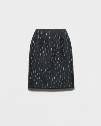 Broderad midilång skubakjol