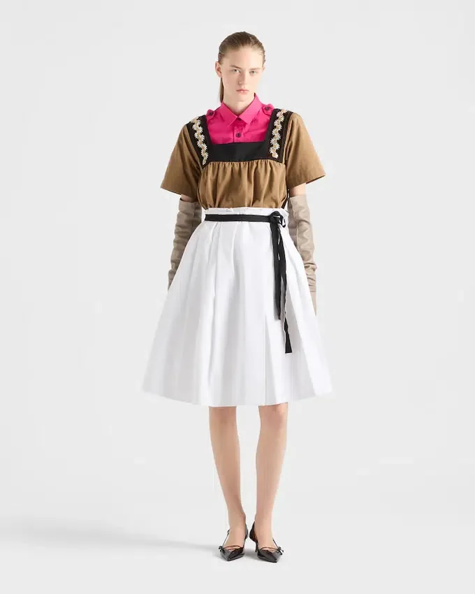 Broderad topp i gammal gabardin Broderad topp i gammal gabardin