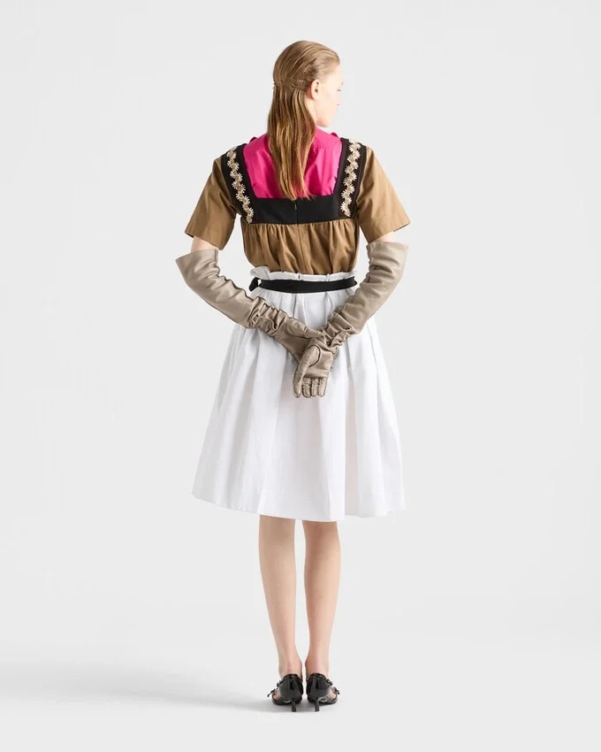 Broderad topp i gammal gabardin Broderad topp i gammal gabardin