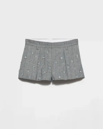 Broderade shorts i ull med smala ränder
