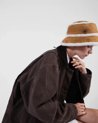 Bucket hat i mocka och fårskinn