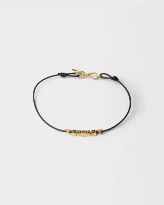 Choker i nappaläder