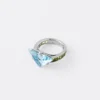 Couleur Vivante solitärring – vitguld med akvamarin och peridot Couleur Vivante solitärring – vitguld med akvamarin och peridot