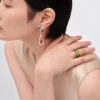 Couleur Vivante solitärring – vitguld med peridot och ametist Couleur Vivante solitärring – vitguld med peridot och ametist