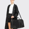Duffelväska i Re-Nylon och Saffiano-läder Duffelväska i Re-Nylon och Saffiano-läder