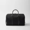 Duffelväska i Re-Nylon och Saffiano-läder Duffelväska i Re-Nylon och Saffiano-läder
