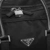 Duffelväska i Re-Nylon och Saffiano-läder Duffelväska i Re-Nylon och Saffiano-läder