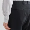 Enradig kostym i tekniskt stretchtyg Enradig kostym i tekniskt stretchtyg