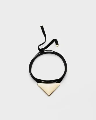 Eternal Gold Choker med stort hänge i gult guld Eternal Gold Choker med stort hänge i gult guld