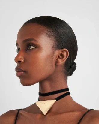 Eternal Gold Choker med stort hänge i gult guld Eternal Gold Choker med stort hänge i gult guld