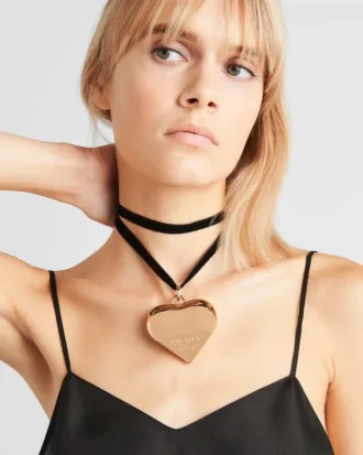Eternal Gold Choker med stort hänge i gult guld Eternal Gold Choker med stort hänge i gult guld