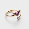 Eternal Gold Contraria-ring i gult guld med diamant och ametist Eternal Gold Contraria-ring i gult guld med diamant och ametist