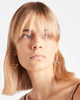 Eternal Gold Cut-Out Drop Earrings i gult guld med diamanter
