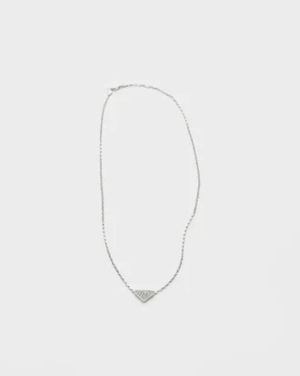 Eternal Gold Micro Triangle hänge i vitt guld och diamanter Eternal Gold Micro Triangle hänge i vitt guld och diamanter
