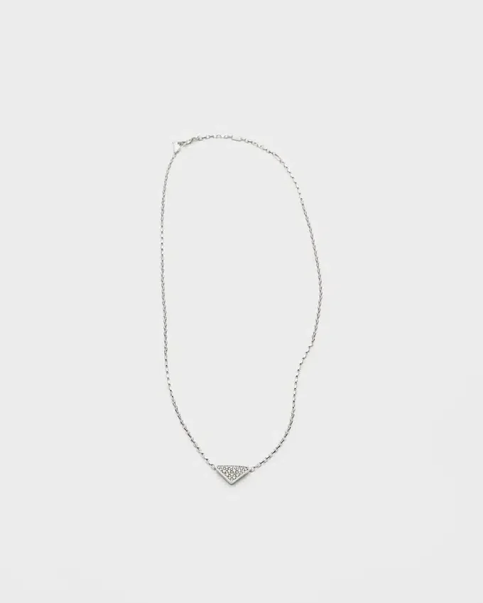 Eternal Gold Micro Triangle hänge i vitt guld och diamanter Eternal Gold Micro Triangle hänge i vitt guld och diamanter
