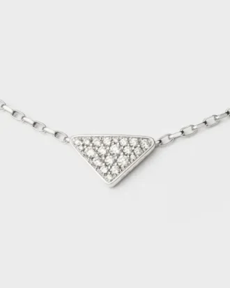 Eternal Gold Mini Triangle hänge i vitt guld och diamanter Eternal Gold Mini Triangle hänge i vitt guld och diamanter