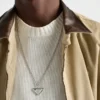 Halsband i emaljerad metall Halsband i emaljerad metall