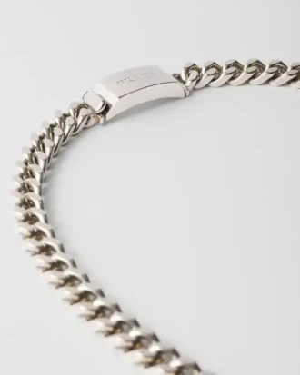 Halsband med silverkedja