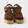 Högklackade sandaler med plattform i mocka Högklackade sandaler med plattform i mocka