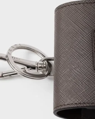 Hörlursfodral i Saffiano-läder med nyckelring