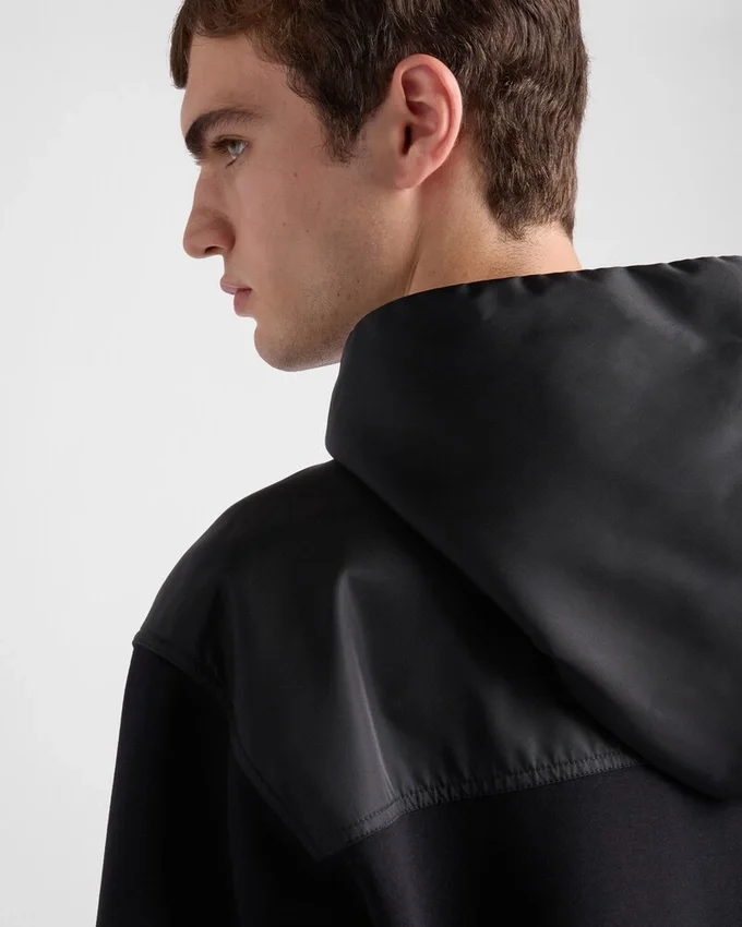 Huvtröja i bomullsfleece och Re-Nylon Huvtröja i bomullsfleece och Re-Nylon