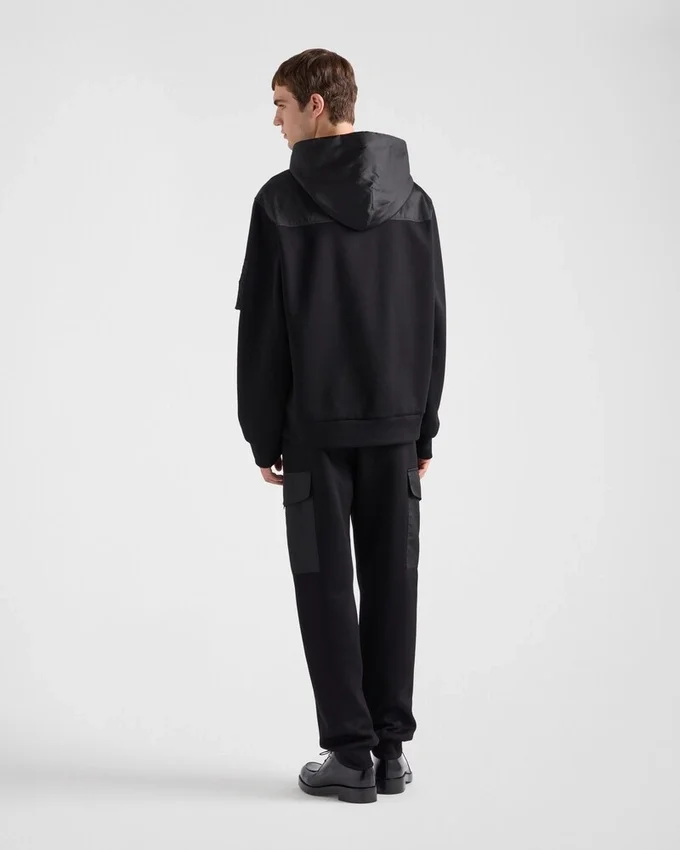 Huvtröja i bomullsfleece och Re-Nylon Huvtröja i bomullsfleece och Re-Nylon