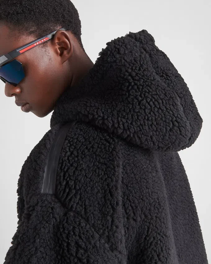 Huvtröja i återvunnen fleece Huvtröja i återvunnen fleece
