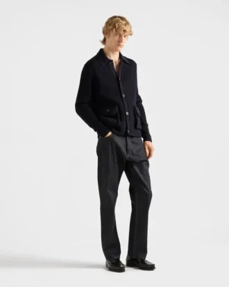 Jeans i rådenim med läderrem