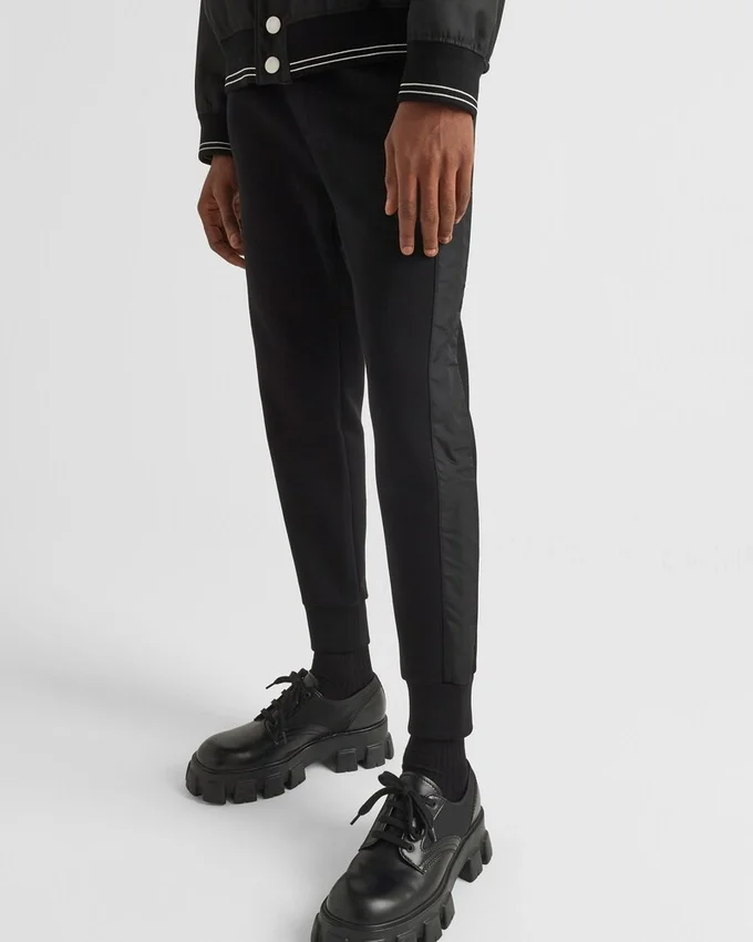 Joggingbyxor med detaljer i Re-Nylon Joggingbyxor med detaljer i Re-Nylon